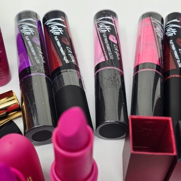 Lipstick Vault ✦ 22 Shades + Lipliner ✦ Glitter Mascara & Eyelash Curler Set NWT - Picture 7 of 13